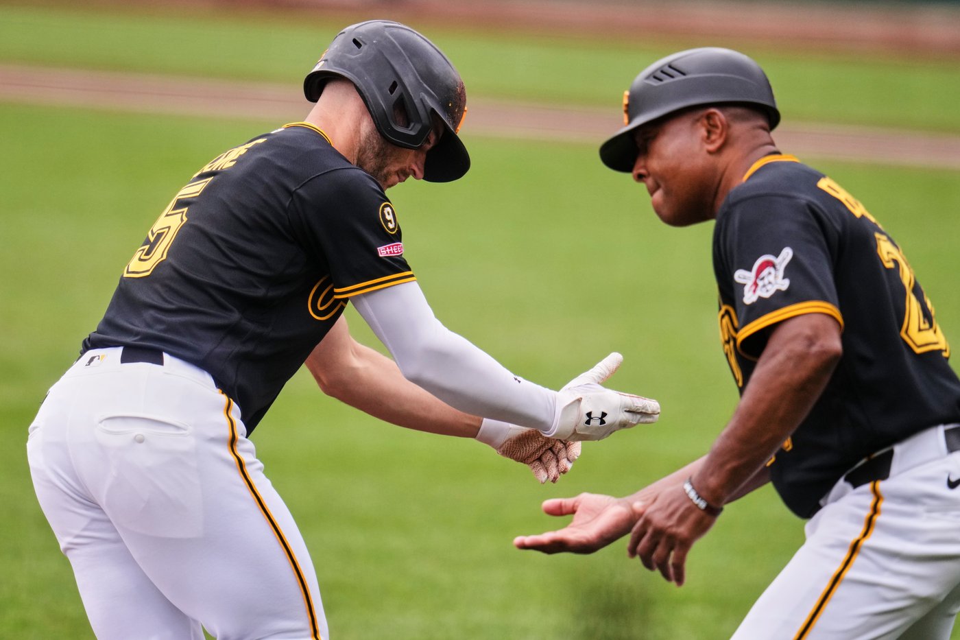 Brandon Lowe, Henry Davis each homer to lead Pirates over Mariners 5-1 | iNFOnews.ca