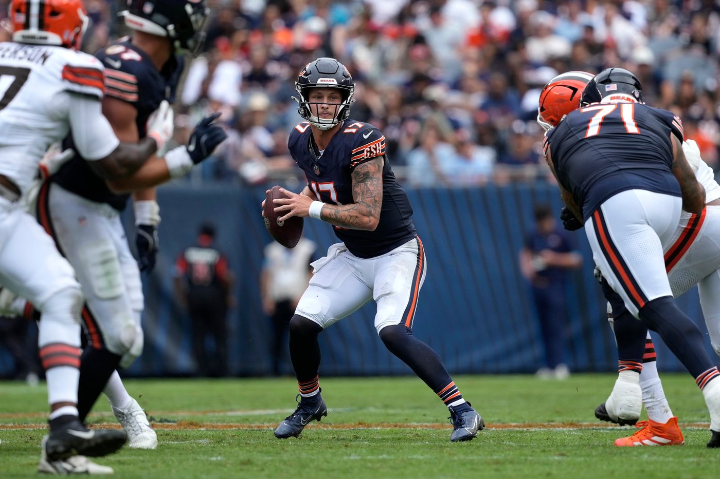 Deshaun Watson leads the Browns on 2 scoring drives in a 34-10 preseason loss to the Bears | iNFOnews.ca
