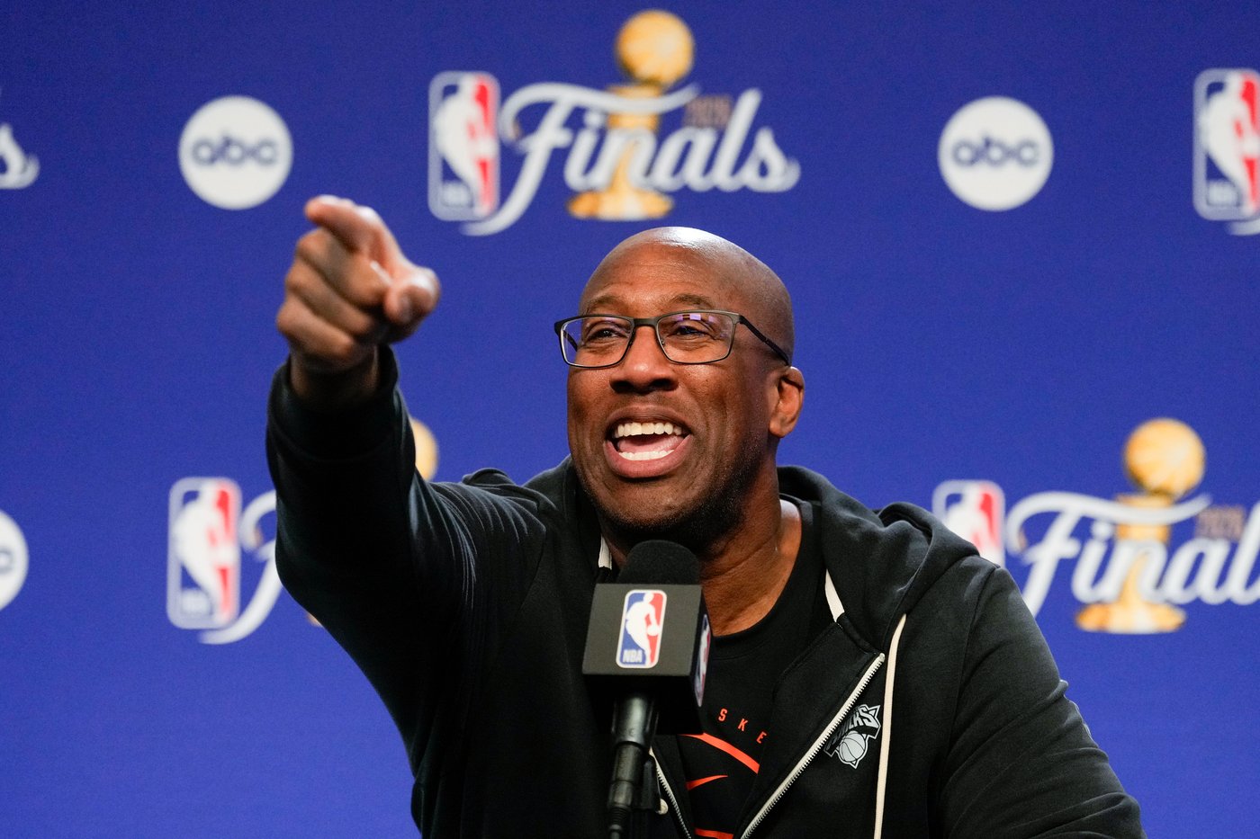 From Ben Stiller to Fat Joe, the Knicks' celebrity fans get to work at NBA Finals practice | iNFOnews.ca