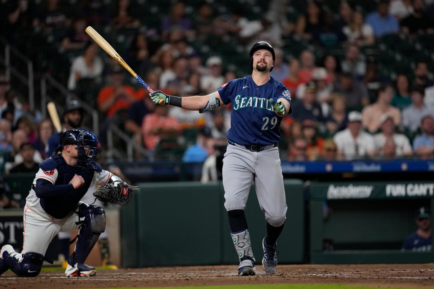 Mariners' scuffling star catcher Cal Raleigh placed on 10-day injured list with right oblique strain | iNFOnews.ca