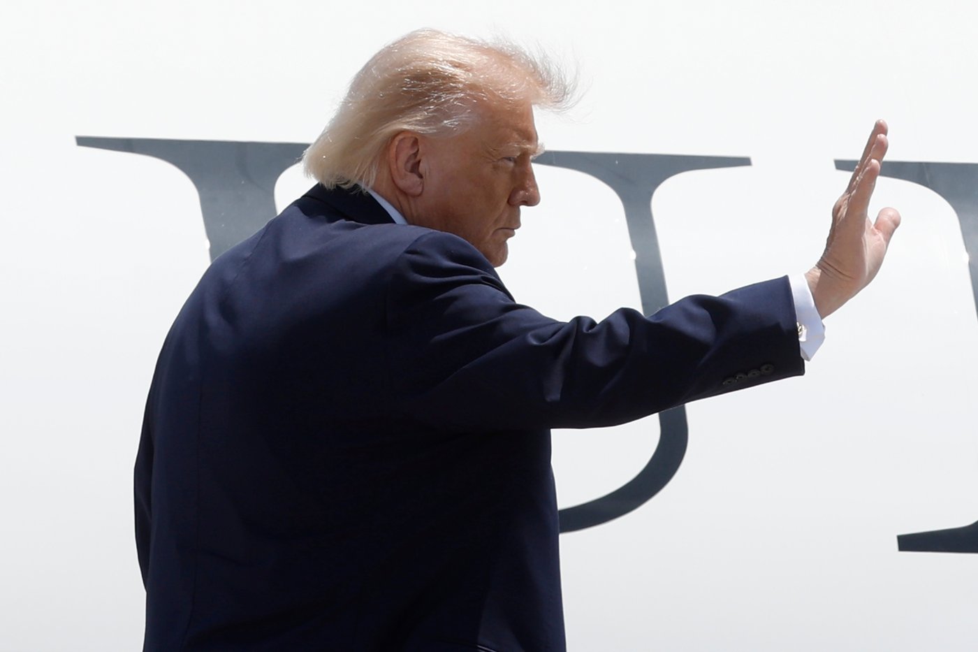 Trump says he wants his new acting director of national intelligence to cut the office | iNFOnews.ca Trump says he wants his new acting director of national intelligence to cut the office | iNFOnews.ca