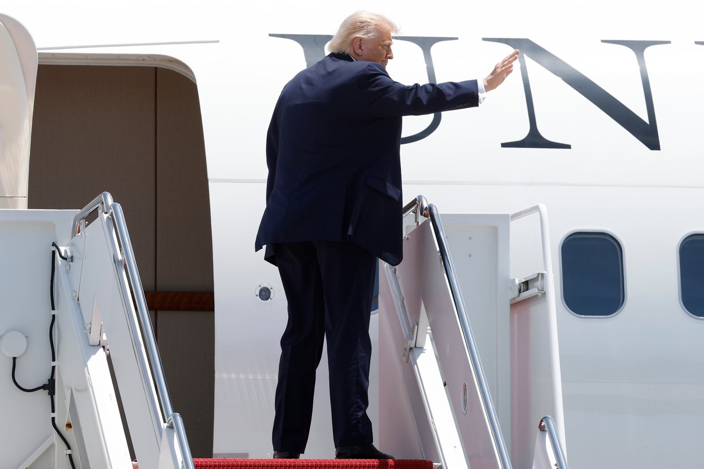 Trump says he wants his new acting director of national intelligence to cut the office | iNFOnews.ca Trump says he wants his new acting director of national intelligence to cut the office | iNFOnews.ca
