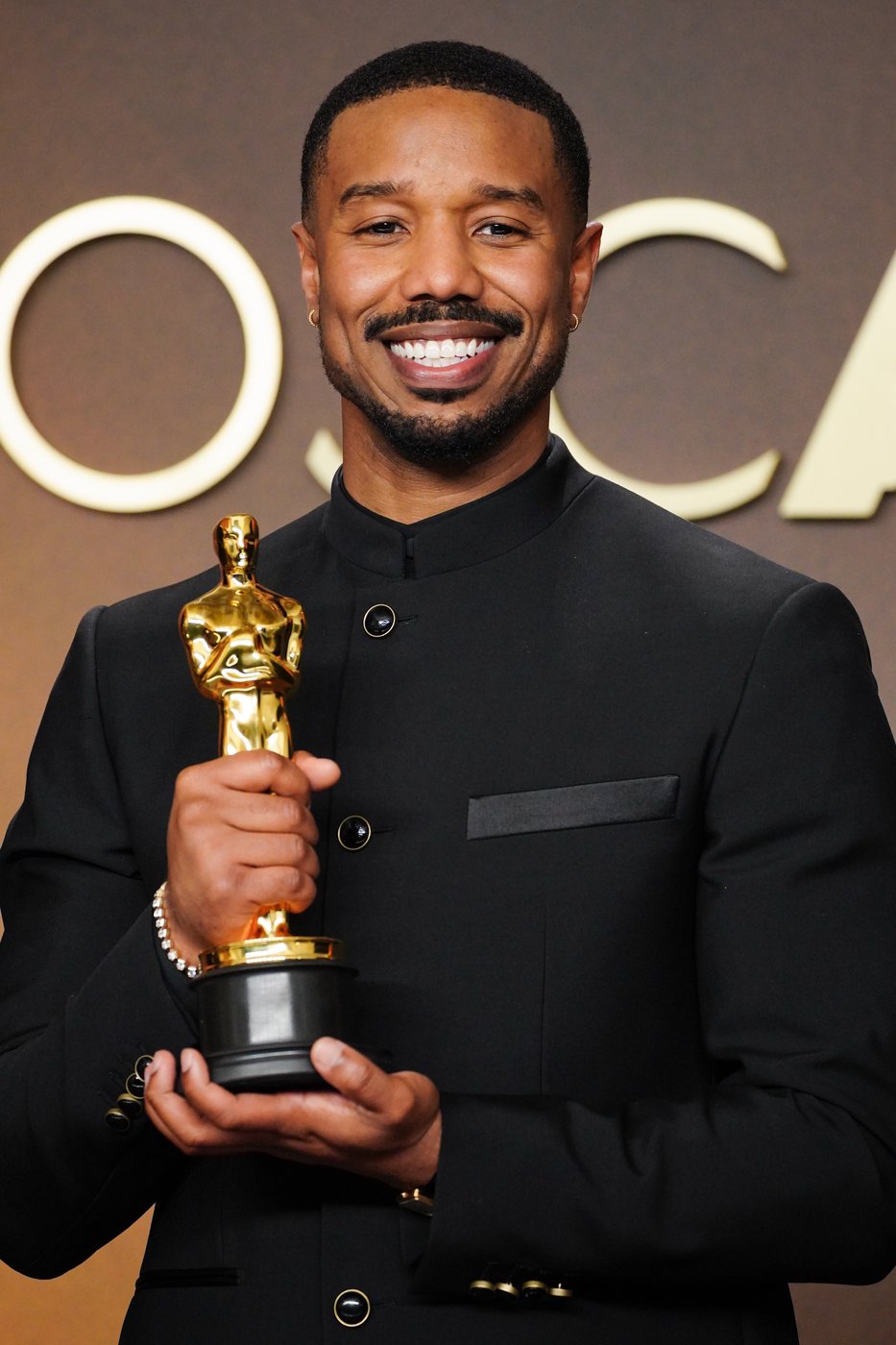 Michael B. Jordan wins best actor for ‘Sinners,’ taking home his first Oscar in popular victory | iNFOnews.ca Michael B. Jordan wins best actor for ‘Sinners,’ taking home his first Oscar in popular victory | iNFOnews.ca
