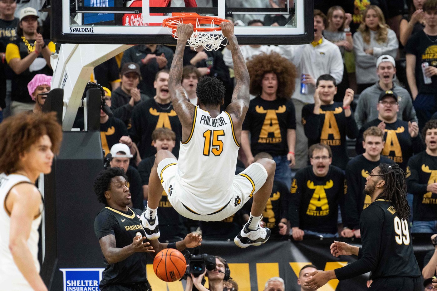 Missouri holds off No. 19 Vanderbilt 81-80 after squandering big lead | iNFOnews.ca