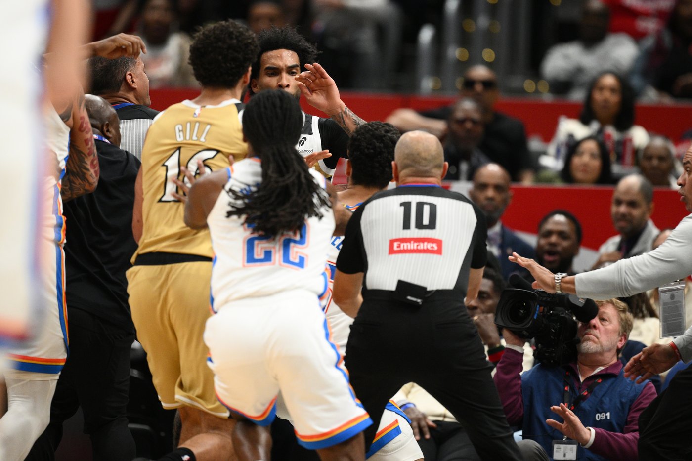 Altercation late in first half leads to 4 ejected from Thunder-Wizards | iNFOnews.ca