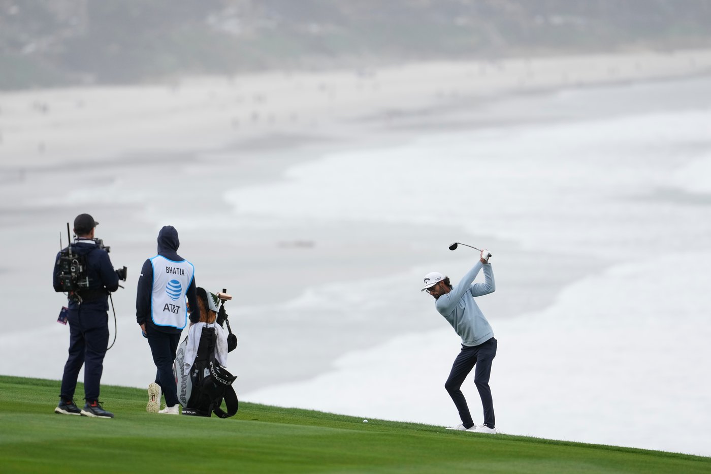 Bhatia's big birdie runs helps him combat the wind and lead at Pebble Beach | iNFOnews.ca