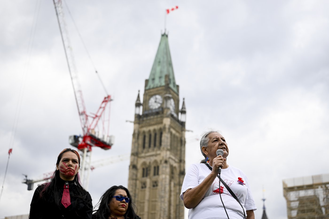 Vigil held on Parliament Hill for missing and murdered Indigenous women | iNFOnews.ca Vigil held on Parliament Hill for missing and murdered Indigenous women | iNFOnews.ca