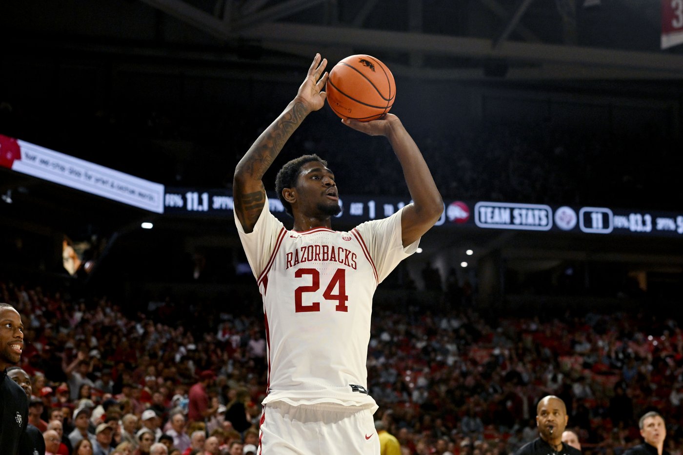 Richmond scores 23 points to lead No. 20 Arkansas past Texas A&M 99-84 | iNFOnews.ca
