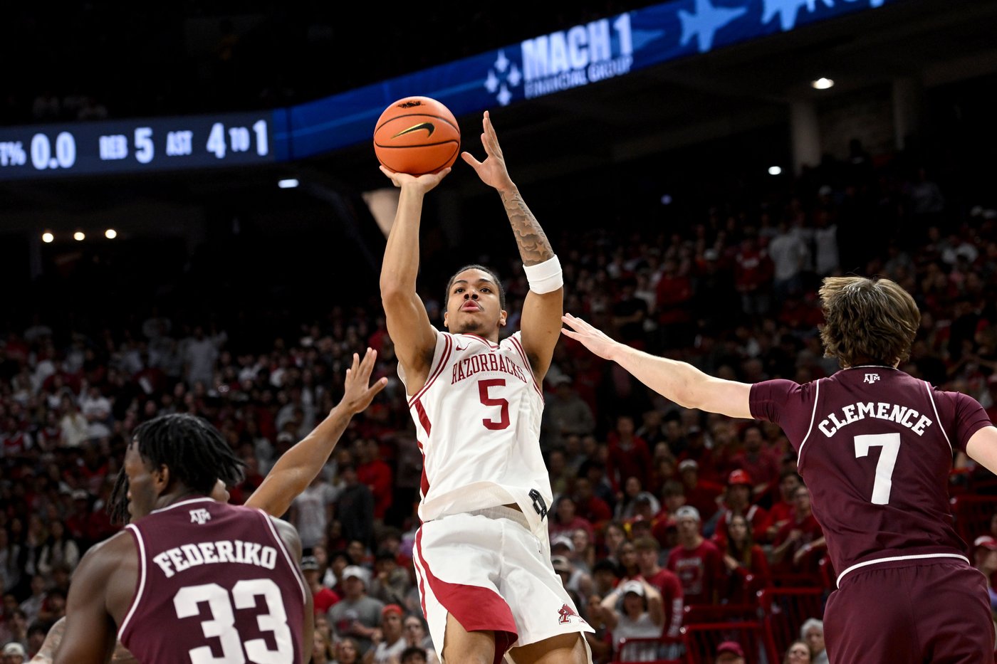 Richmond scores 23 points to lead No. 20 Arkansas past Texas A&M 99-84 | iNFOnews.ca