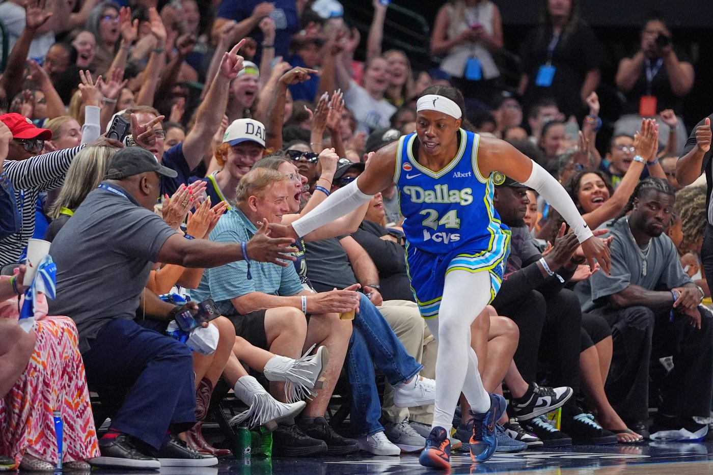 Bueckers' 22 points, 11 rebounds help Wings beat Sky 96-91, extend win streak to 5 games | iNFOnews.ca