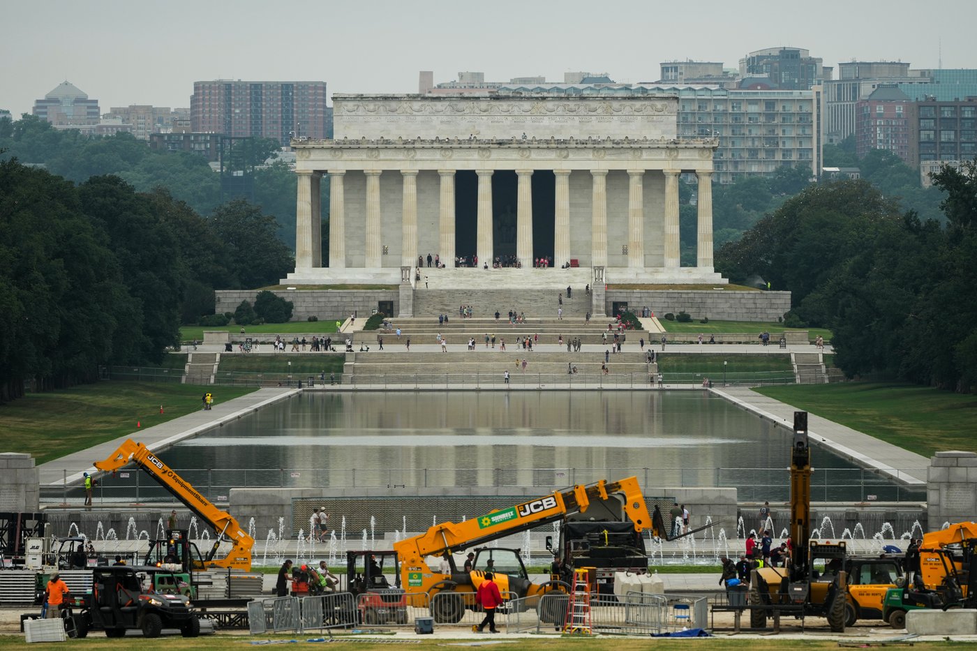 Former Olympian pleads not guilty in Reflecting Pool damage case after Trump alleged vandalism | iNFOnews.ca