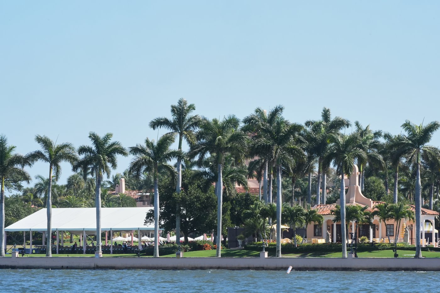 Armed man shot and killed after entering secure perimeter of Mar-a-Lago, Secret Service says | iNFOnews.ca