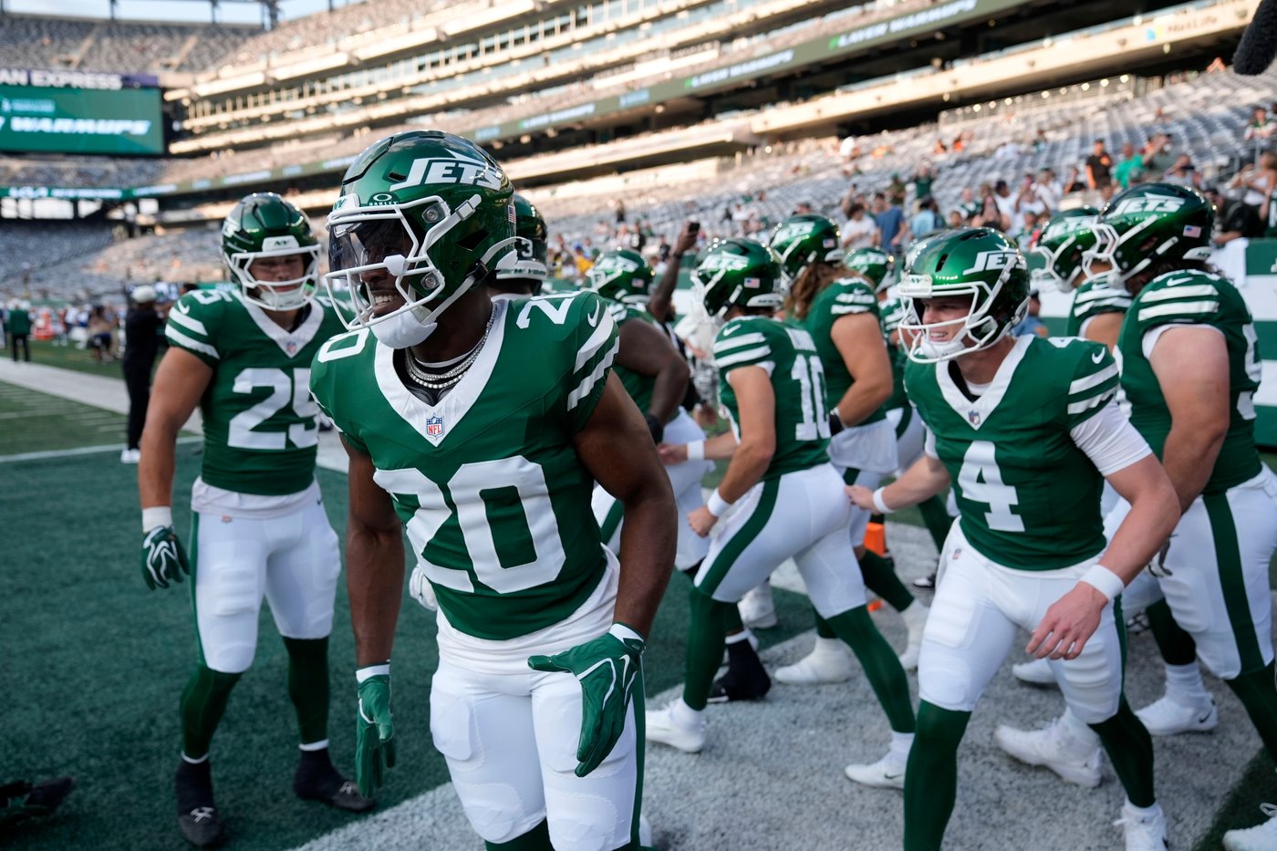Jets running back Breece Hall strains groin at practice. Tests planned, but Aaron Glenn optimistic | iNFOnews.ca Jets running back Breece Hall strains groin at practice. Tests planned, but Aaron Glenn optimistic | iNFOnews.ca