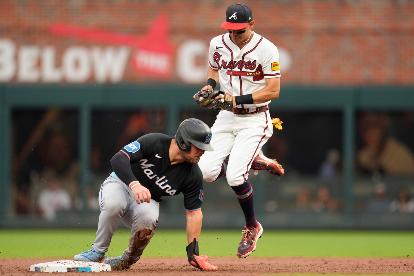 Elder leads the 1st-place Braves to their 7th win in a row, 4-1 over the Marlins | iNFOnews.ca