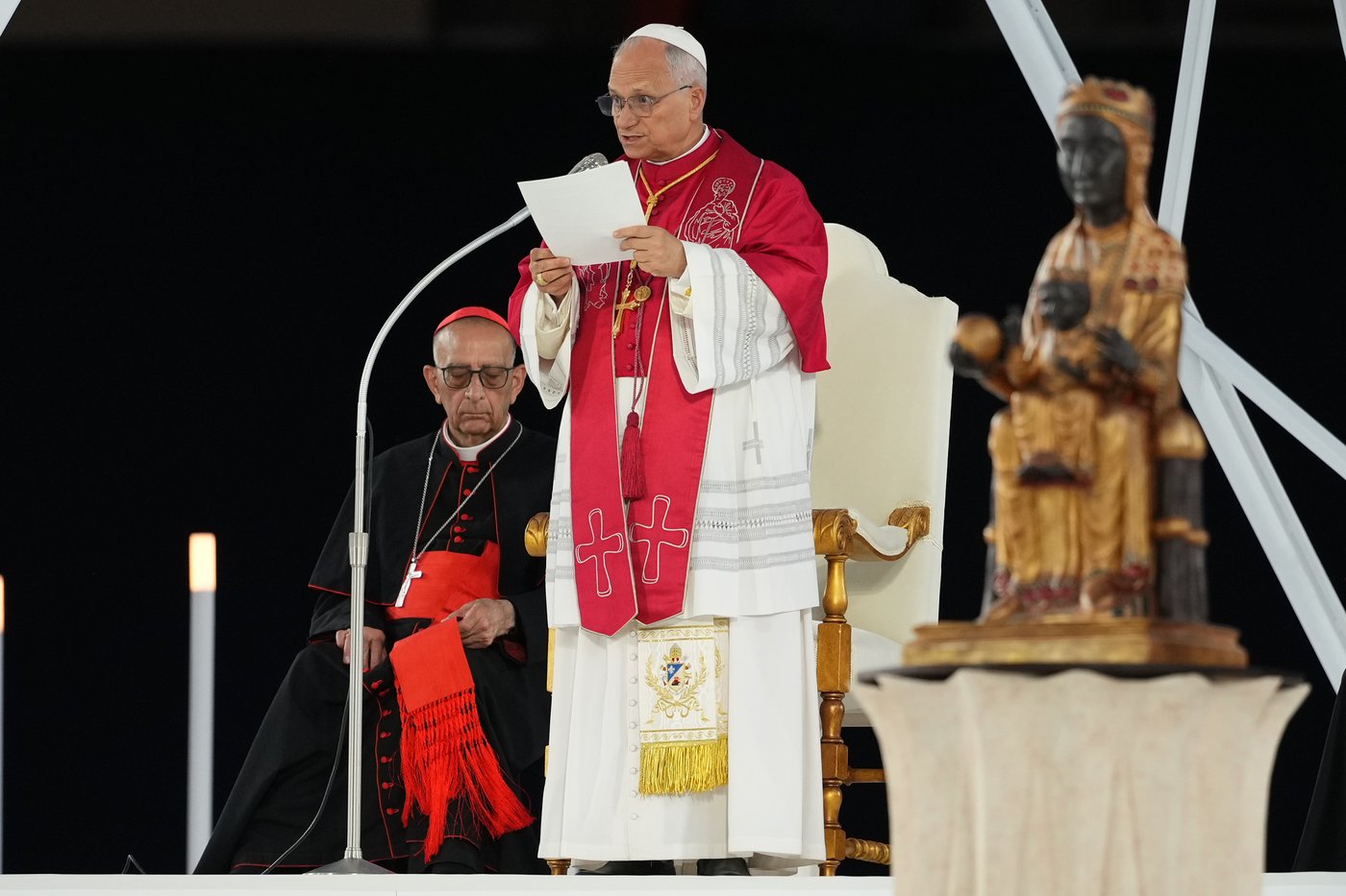 Pope Leo XIV gets caught up in Spain's great debates over soccer and language | iNFOnews.ca