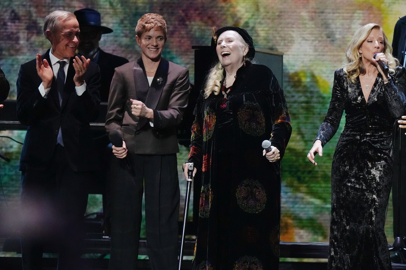 Joni Mitchell sings onstage at the Junos, while Drake pays video tribute to Nelly Furtado | iNFOnews.ca