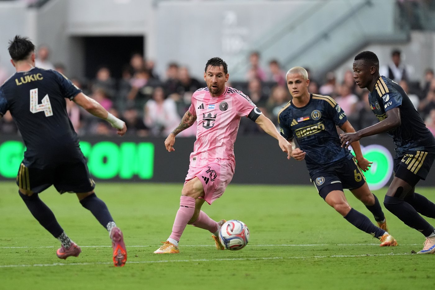 Messi leaves midway through second half, grabs at leg, Inter Miami rallies past Union 6-4 | iNFOnews.ca