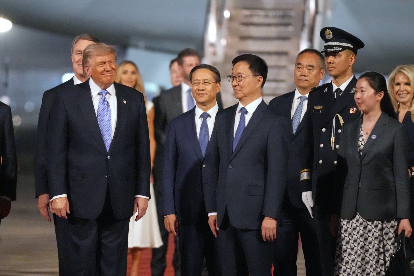 Photos of Trump in China for talks with Xi Jinping | iNFOnews.ca