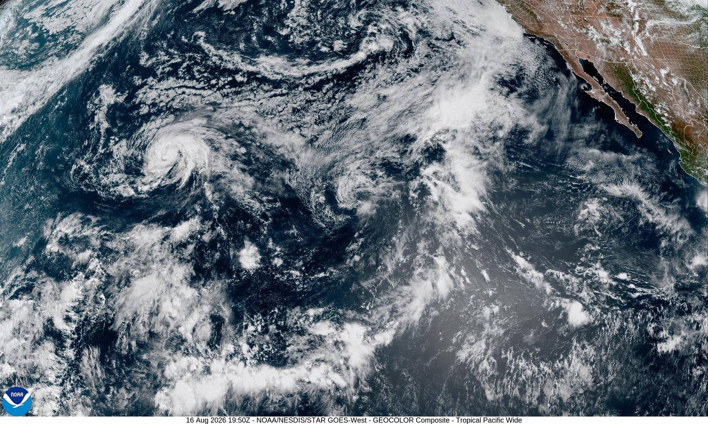 Tropical Storm Lala rakes Hawaii with high winds and rain without making landfall | iNFOnews.ca Tropical Storm Lala rakes Hawaii with high winds and rain without making landfall | iNFOnews.ca