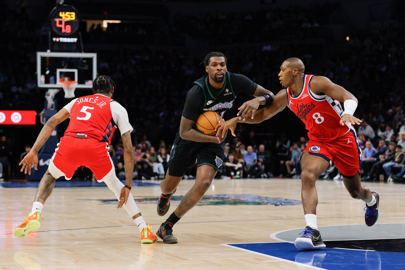 Leonard scores 41 points to help the Clippers rout the slumping Timberwolves | iNFOnews.ca