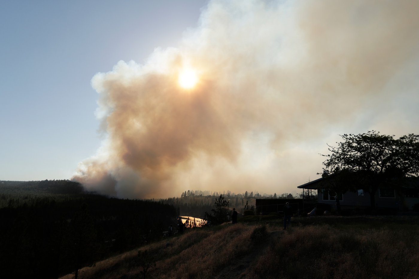 Wind-driven wildfire prompts evacuations in eastern Washington | iNFOnews.ca Wind-driven wildfire prompts evacuations in eastern Washington | iNFOnews.ca