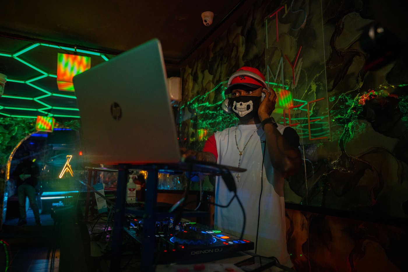 Photos show how the Ebola outbreak is changing nightlife in Congo | iNFOnews.ca
