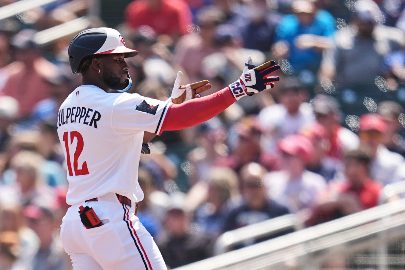 Clemens has 3 RBIs as the Twins beat the Braves 6-4 to sweep their three-game series | iNFOnews.ca Clemens has 3 RBIs as the Twins beat the Braves 6-4 to sweep their three-game series | iNFOnews.ca