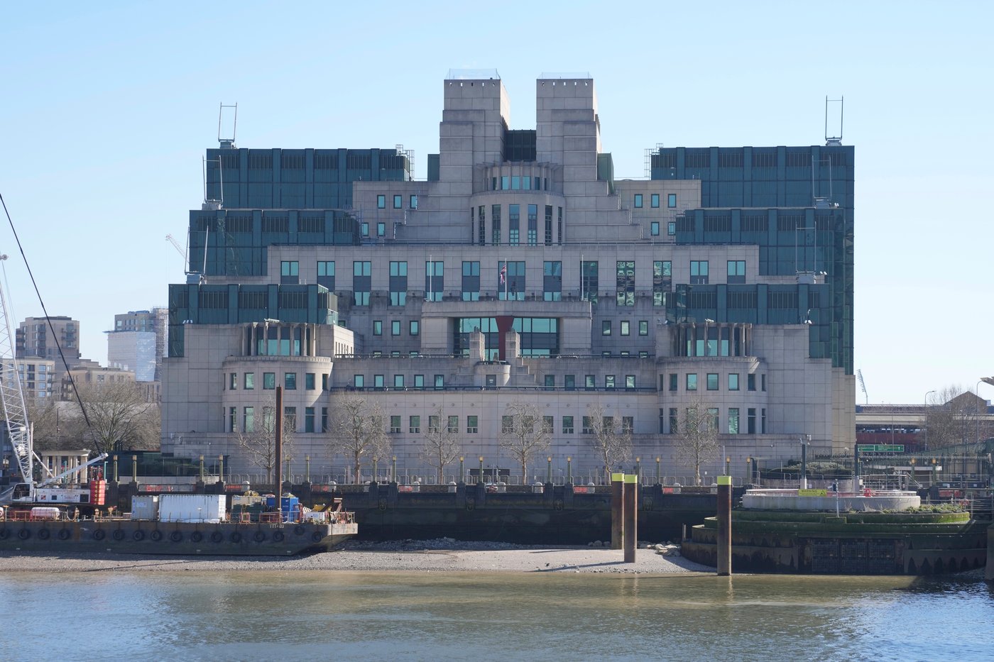 Former MI6 spy chief Alex Younger has died aged 62 | iNFOnews.ca