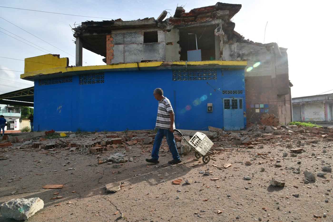 Twin earthquakes strike Venezuela, in photos | iNwheels