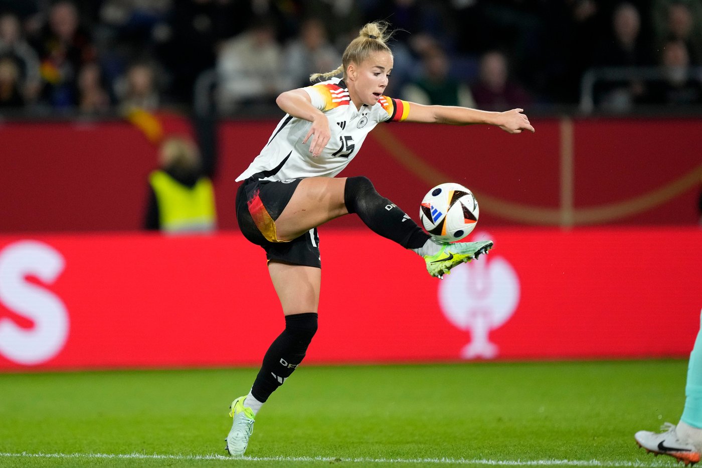 Harry Kane, Giulia Gwinn are Germany's players of the year | iNFOnews.ca