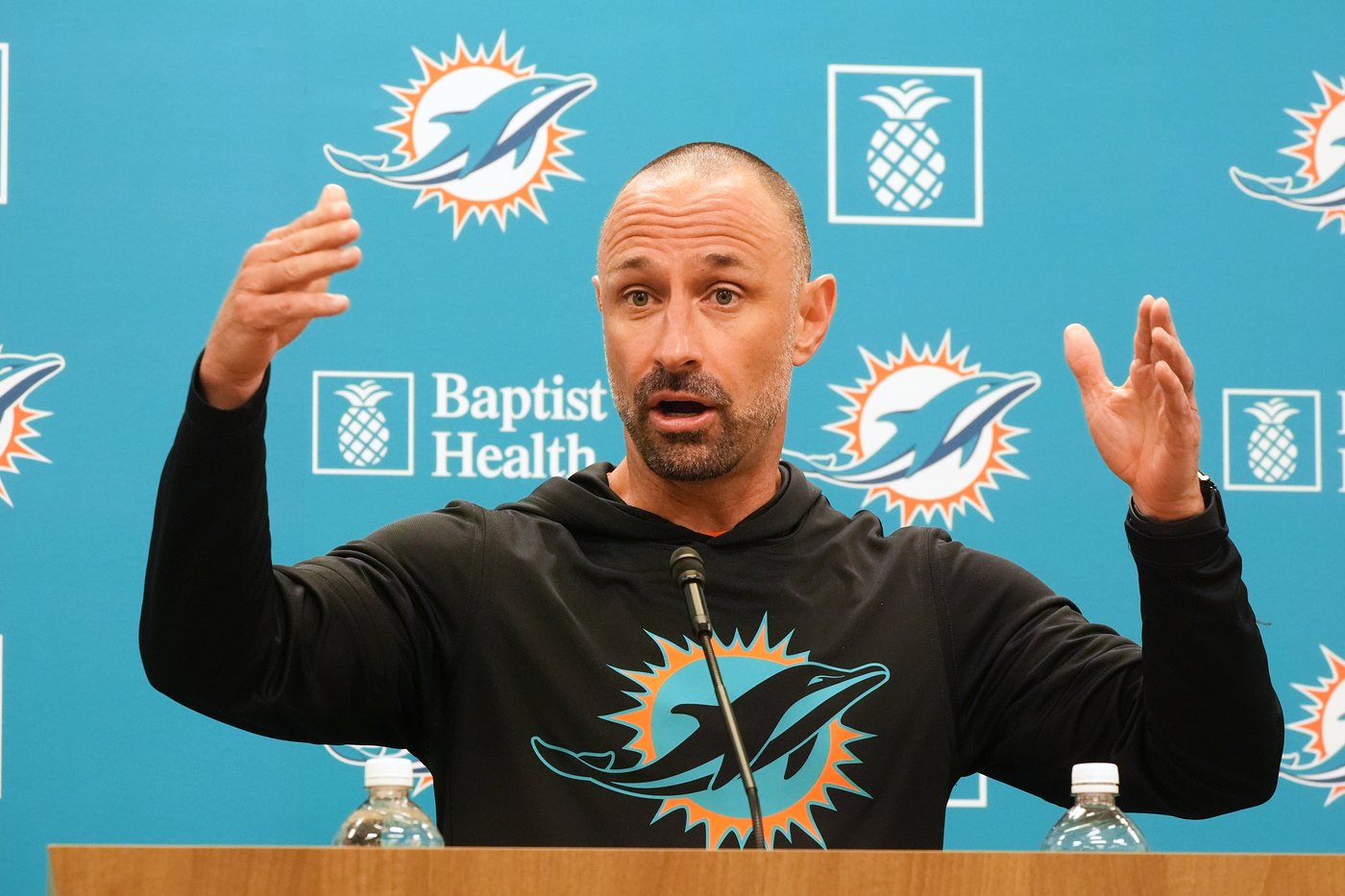 Dolphins not interested in trading star running back De'Von Achane, GM Jon-Eric Sullivan says | iNFOnews.ca