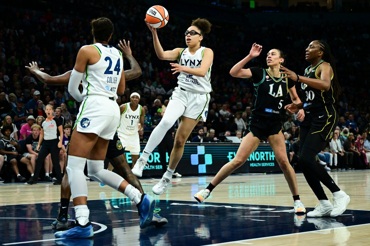 Sparks end Minnesota's 10-game winning streak, beating the WNBA-leading Lynx 89-82 | iNFOnews.ca