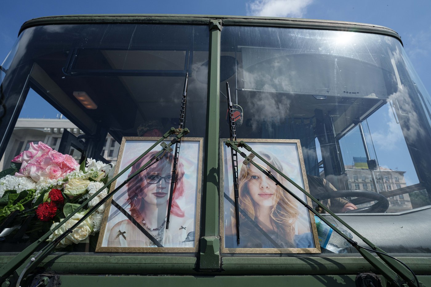 Kyiv holds a funeral for 2 young sisters killed by a Russian missile strike | iNFOnews.ca