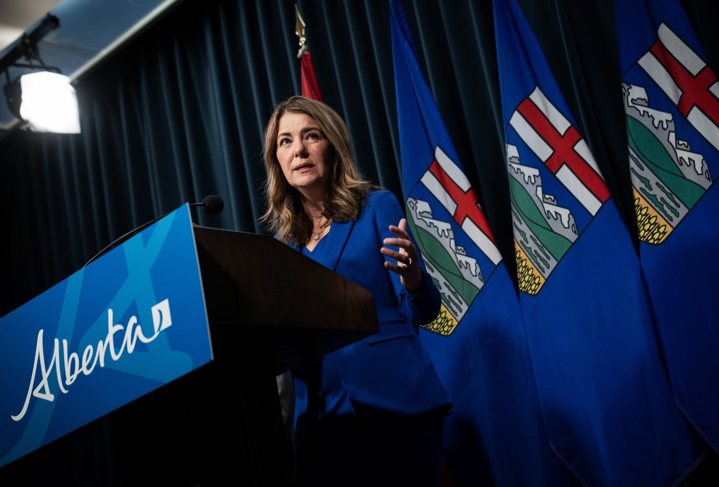 Alberta Premier Smith can't quantify savings from referendum proposals on immigration | iNFOnews.ca