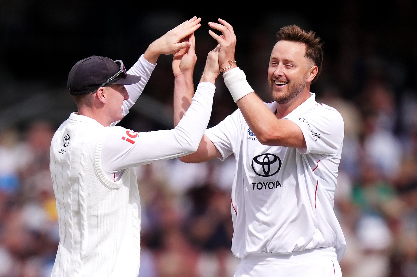 Robinson strikes off first ball of series for England vs Pakistan before 2-hour rain delay | iNFOnews.ca Robinson strikes off first ball of series for England vs Pakistan before 2-hour rain delay | iNFOnews.ca