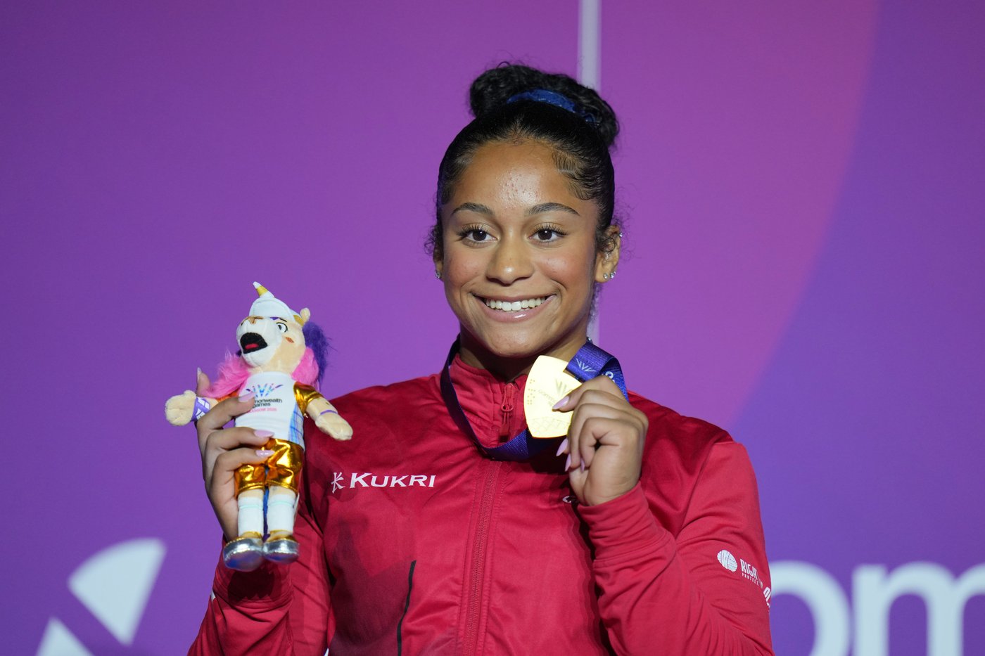 Katzberg wins hammer throw, Canada claims six gymnastics medals at Commonwealth Games | iNFOnews.ca