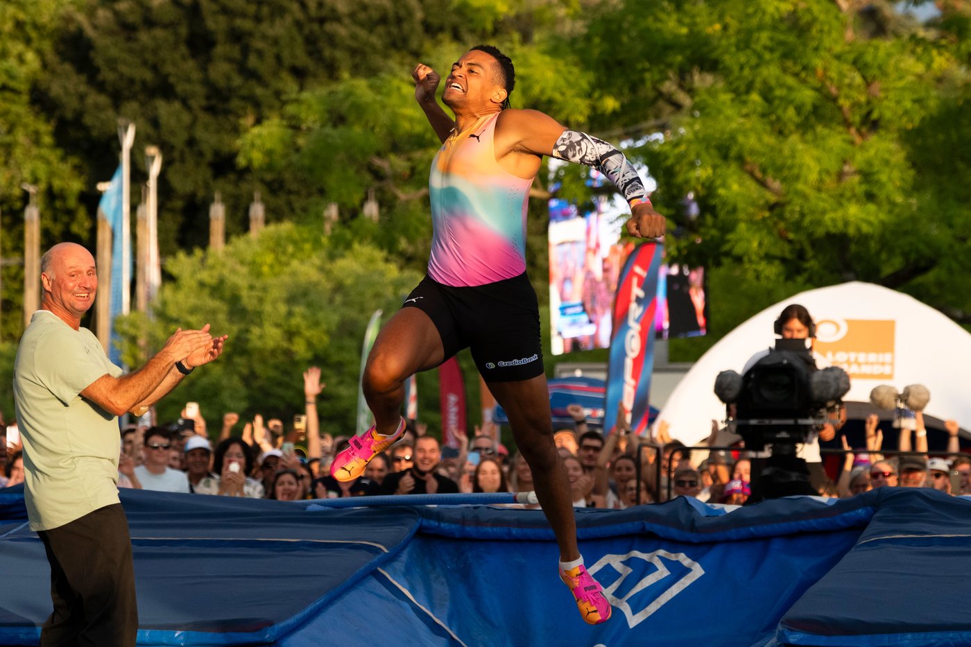 Mondo Duplantis relishes win at lakeside pole vault event and just misses world record | iNFOnews.ca