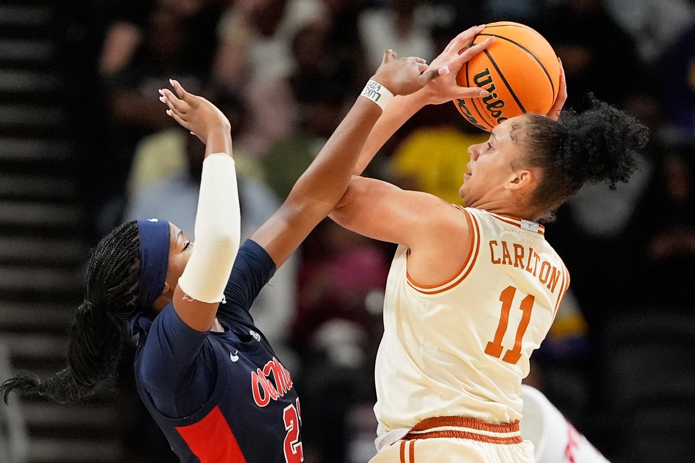 Booker's 31 points lift No. 4 Texas past No. 24 Ole Miss 85-68 and into the SEC title game | iNFOnews.ca