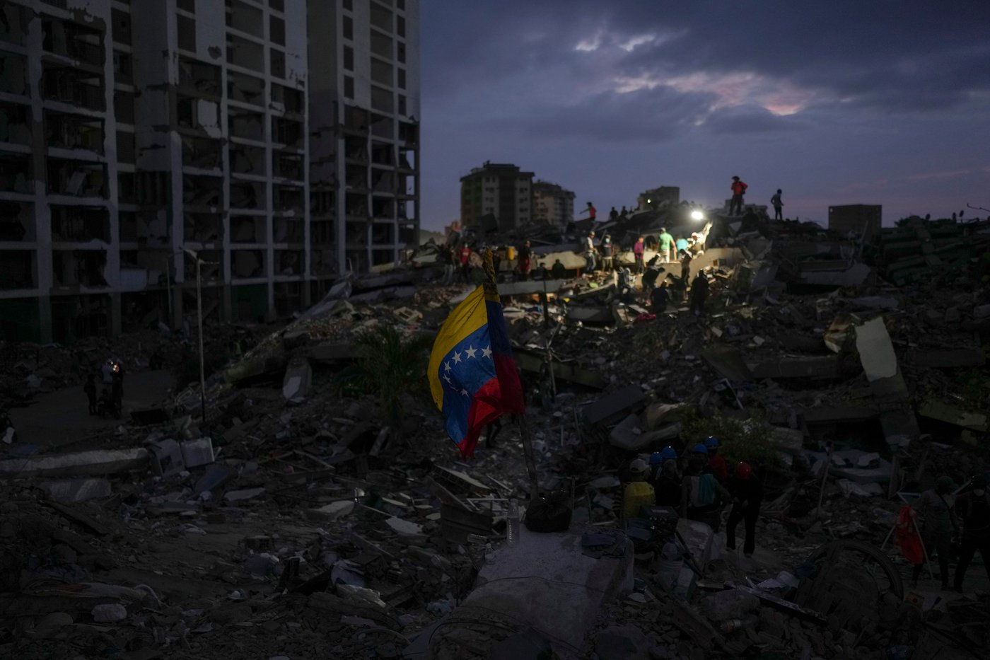 As quake rescue effort winds down, Venezuelans are left alone to recover their dead | iNFOnews.ca