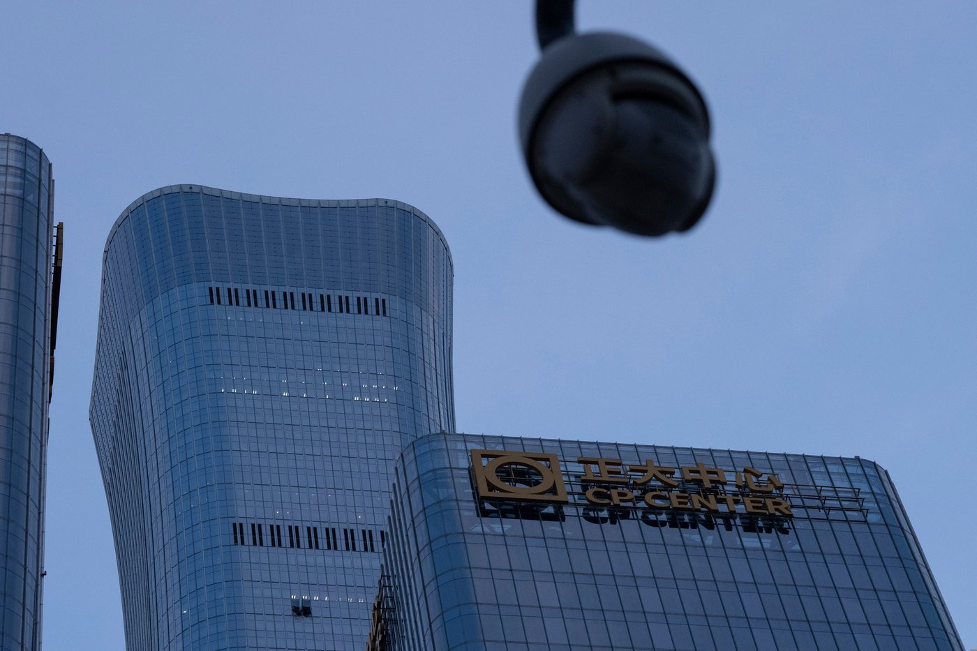 Small aircraft crashes into Beijing’s tallest building, according to reports | iNFOnews.ca