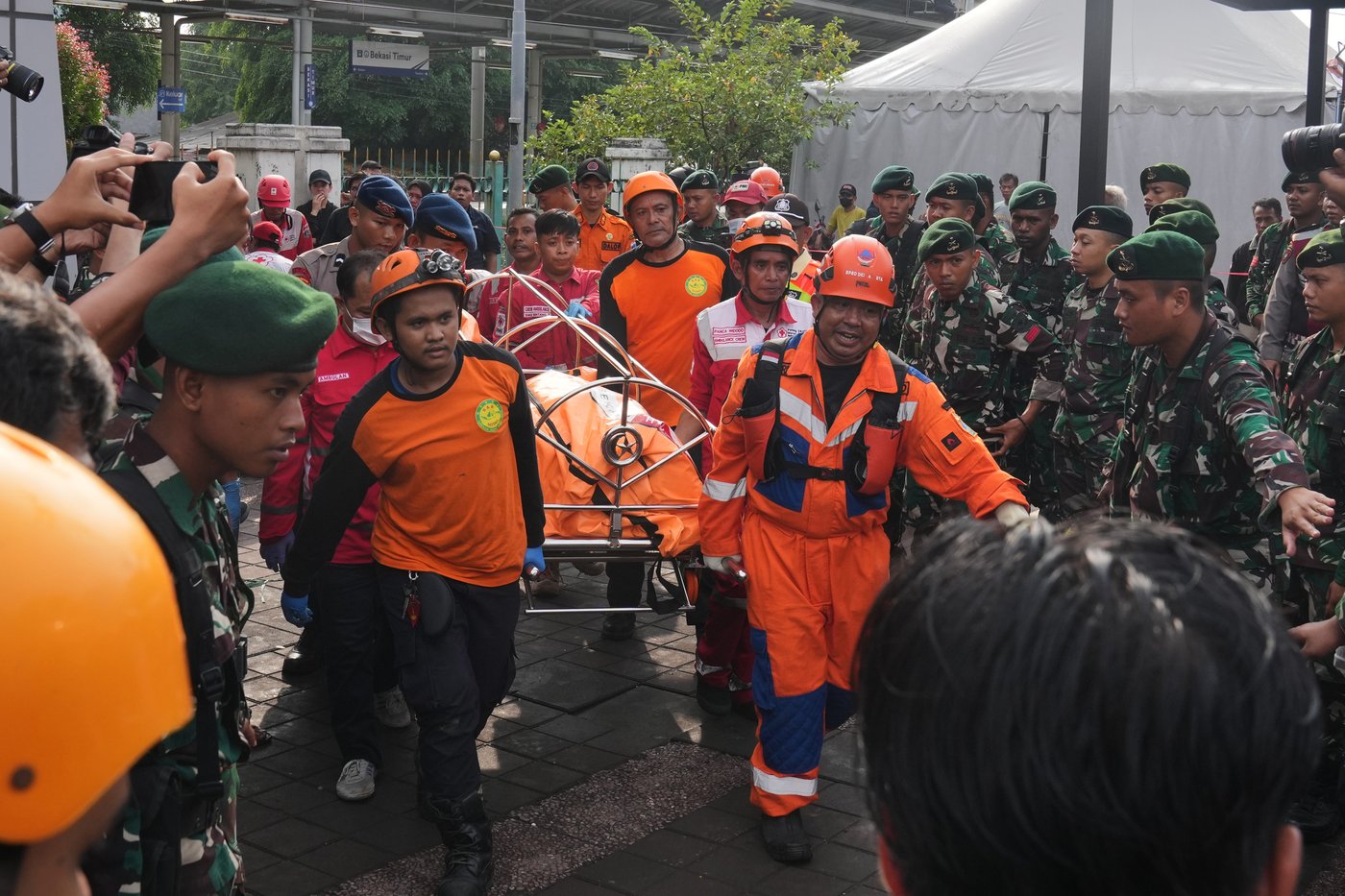 Rescuers recover last victims from Indonesia train wreck that killed 14 and injured dozens | iNwheels