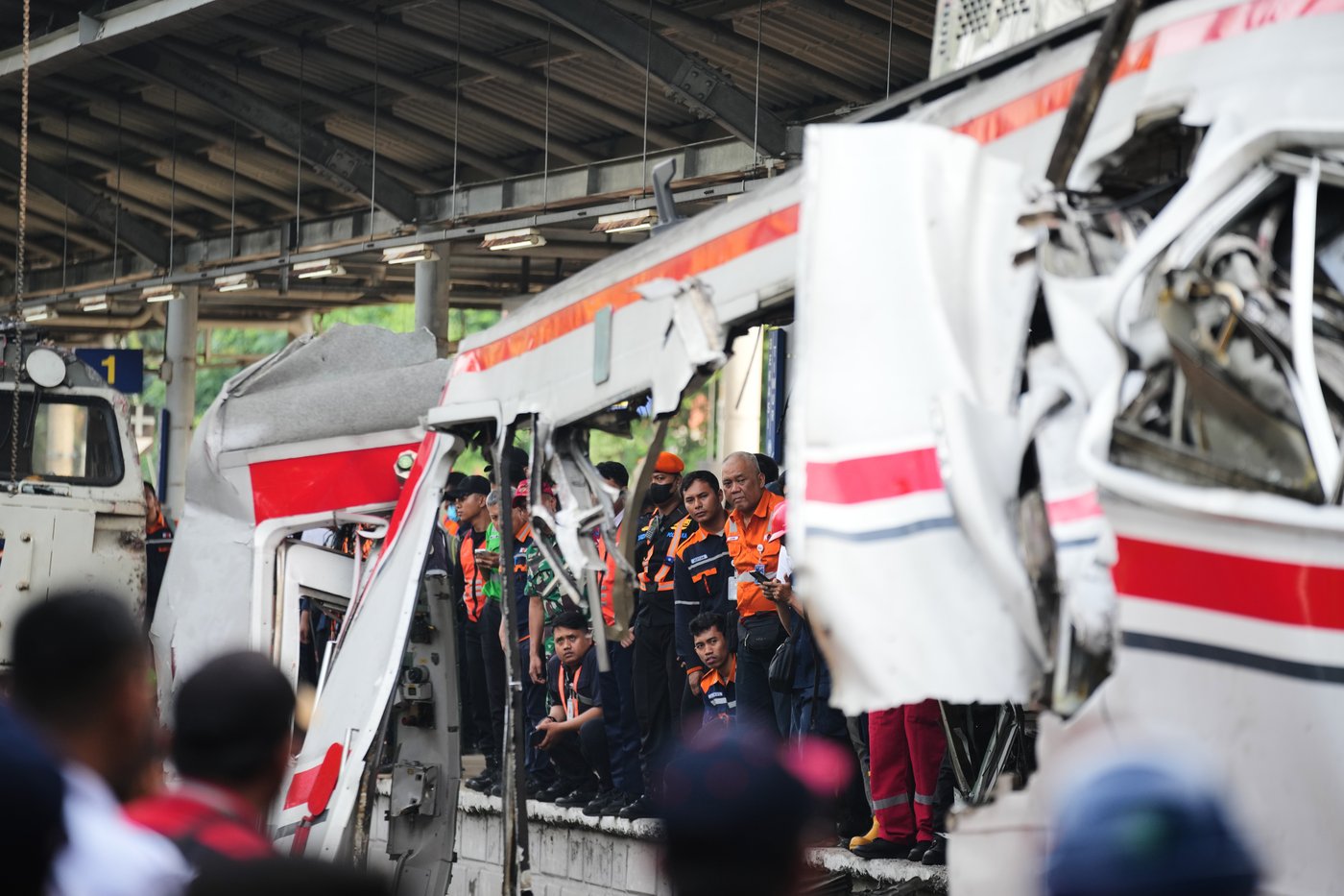 Rescuers recover last victims from Indonesia train wreck that killed 14 and injured dozens | iNwheels