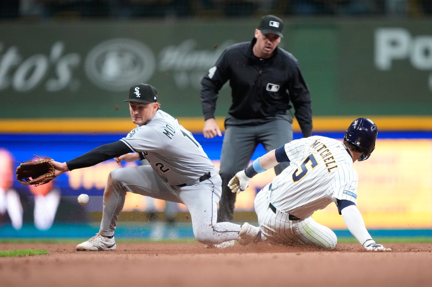 Murakami's Home Run Isn't Enough, Brewers beat White Sox 6-1 | iNFOnews.ca