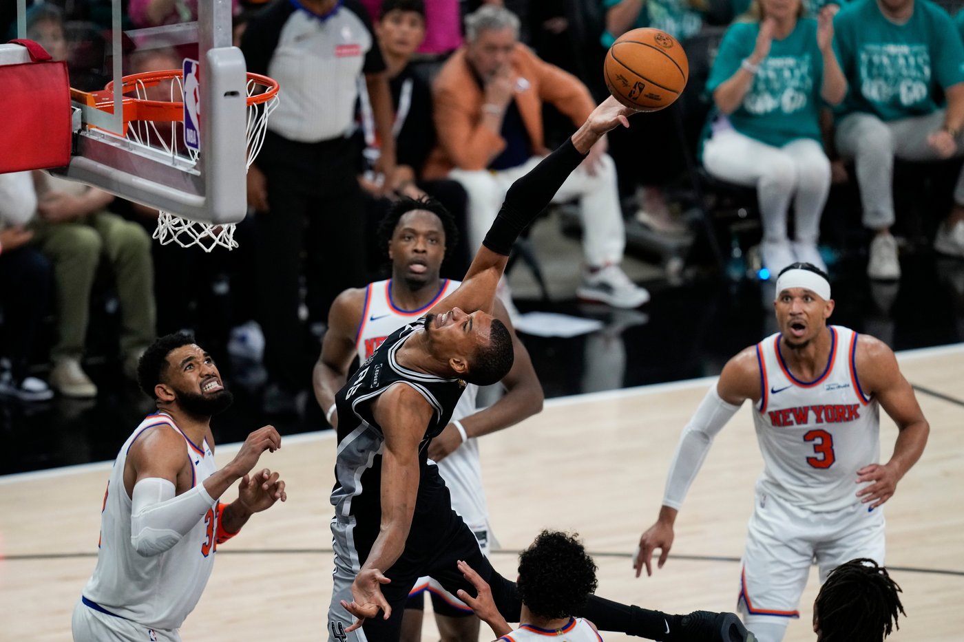 Wembanyama scores 26 but struggles from field in NBA Finals debut as Spurs fall to Knicks in Game 1 | iNFOnews.ca