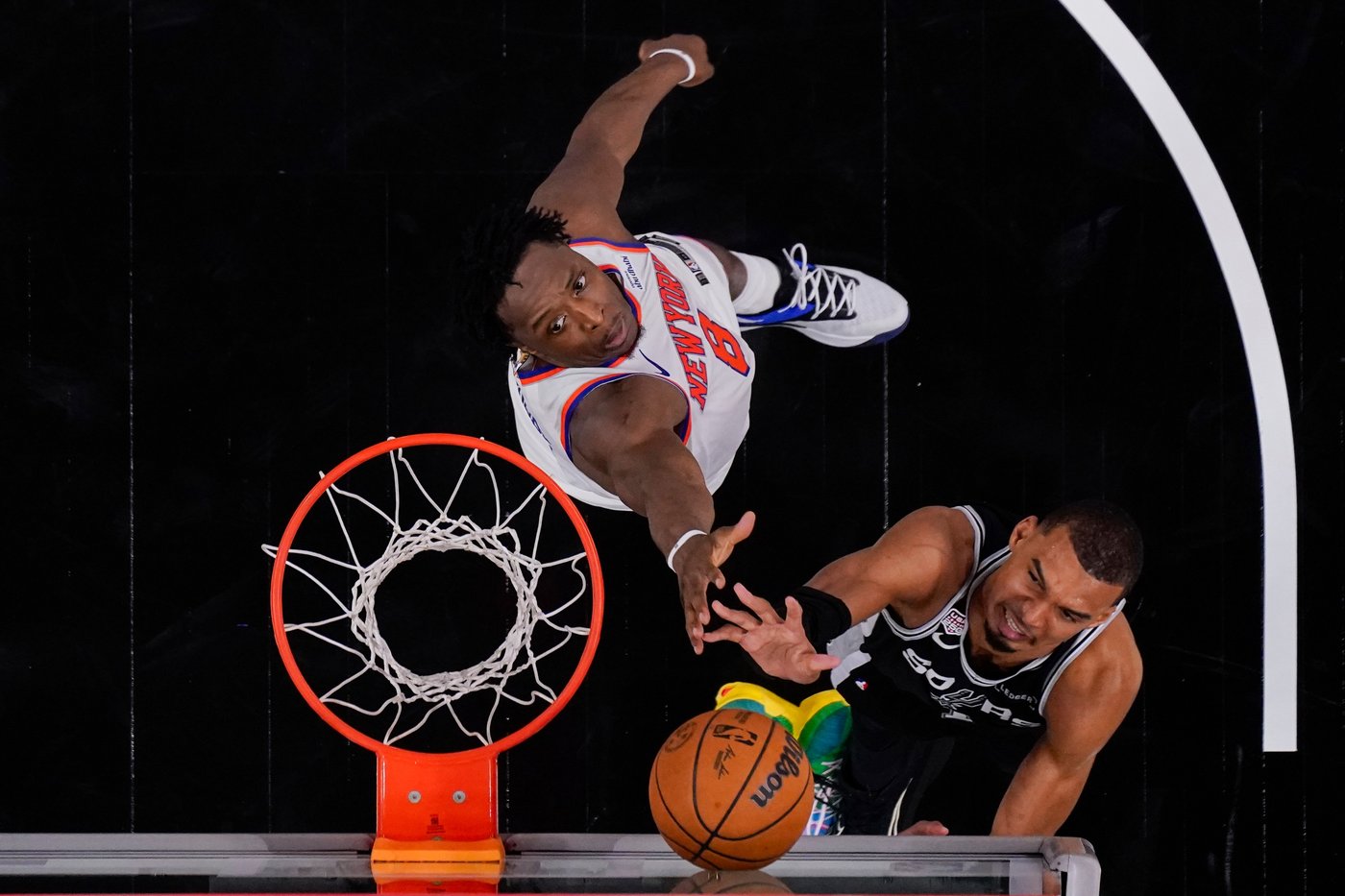 Wembanyama scores 26 but struggles from field in NBA Finals debut as Spurs fall to Knicks in Game 1 | iNFOnews.ca
