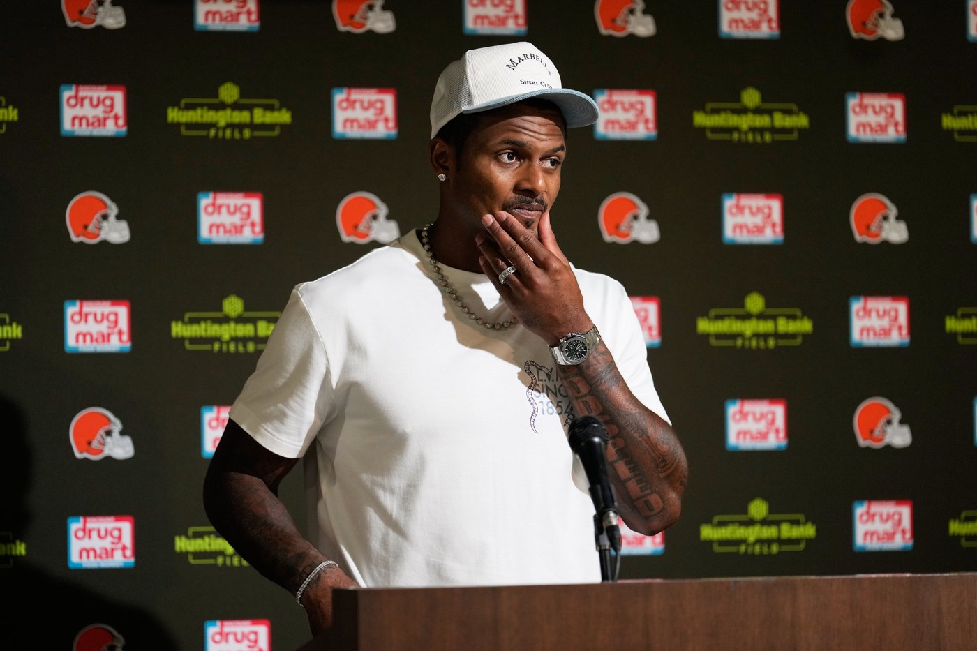 Deshaun Watson calls booing by Browns fans 'disrespectful' and 'personal,' but QB feels love on road | iNFOnews.ca Deshaun Watson calls booing by Browns fans 'disrespectful' and 'personal,' but QB feels love on road | iNFOnews.ca