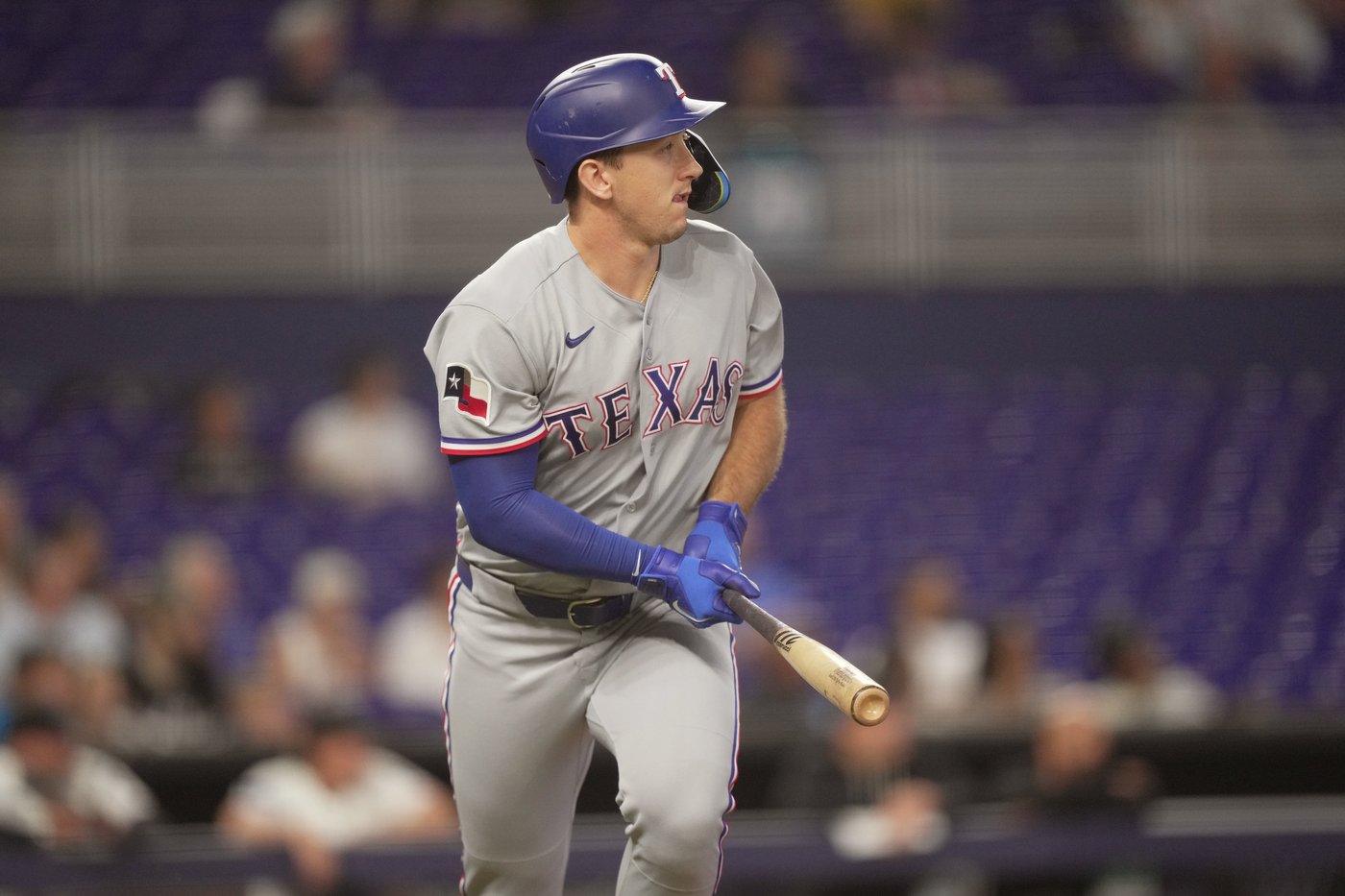 Otto López homers, has another multi-hit game and Marlins beat Rangers 4-2 | iNFOnews.ca