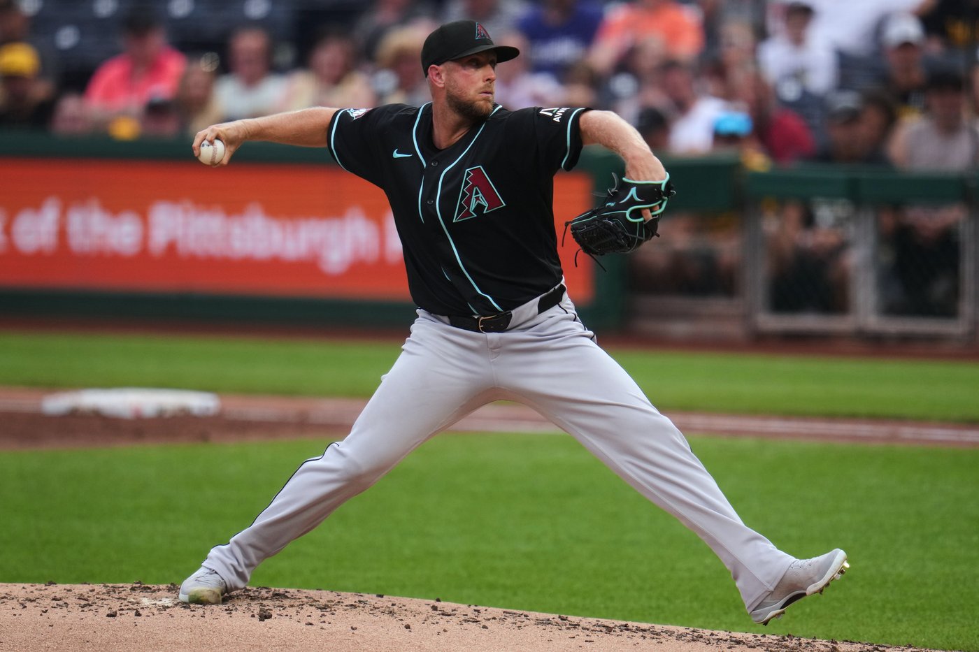 Brandon Lowe’s 10th-inning hit rallies the Pirates over the Diamondbacks 3-2 | iNFOnews.ca