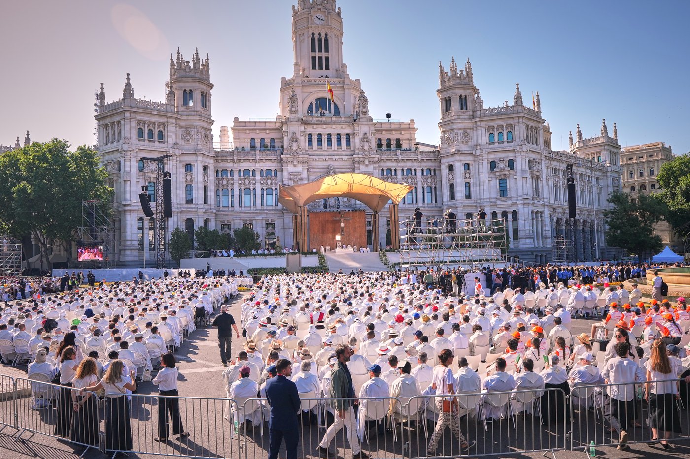 Pope Leo XIV draws 1.2 million to Mass and challenges Europe to acknowledge its Christian roots | iNFOnews.ca