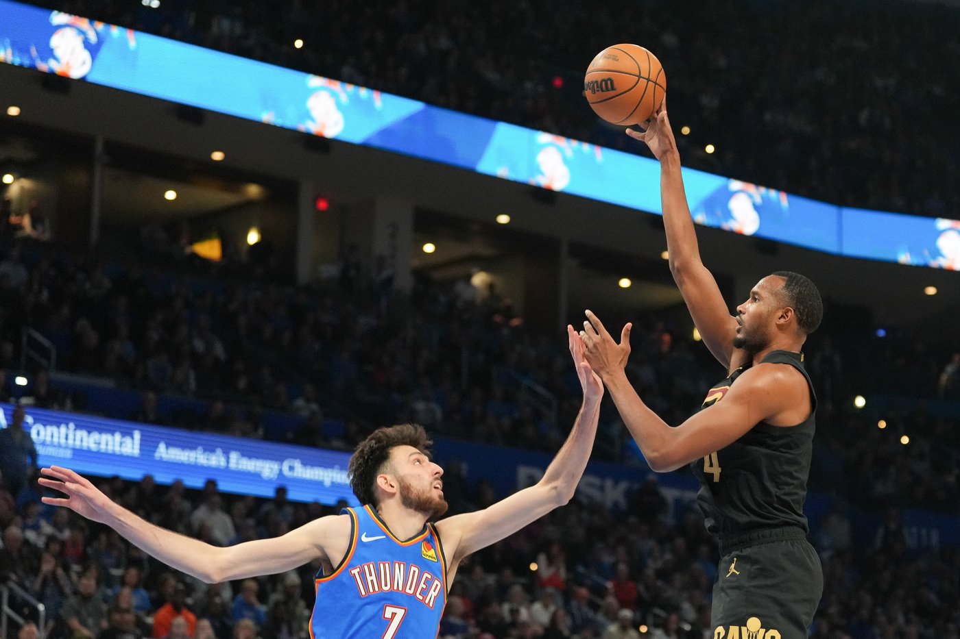 Short-handed Thunder hit 21 3s to beat Cavaliers 121-113, snapping Cleveland’s 7-game streak | iNFOnews.ca Short-handed Thunder hit 21 3s to beat Cavaliers 121-113, snapping Cleveland’s 7-game streak | iNFOnews.ca